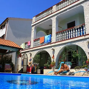 3* Gostinjska kuća & Lo & Mar